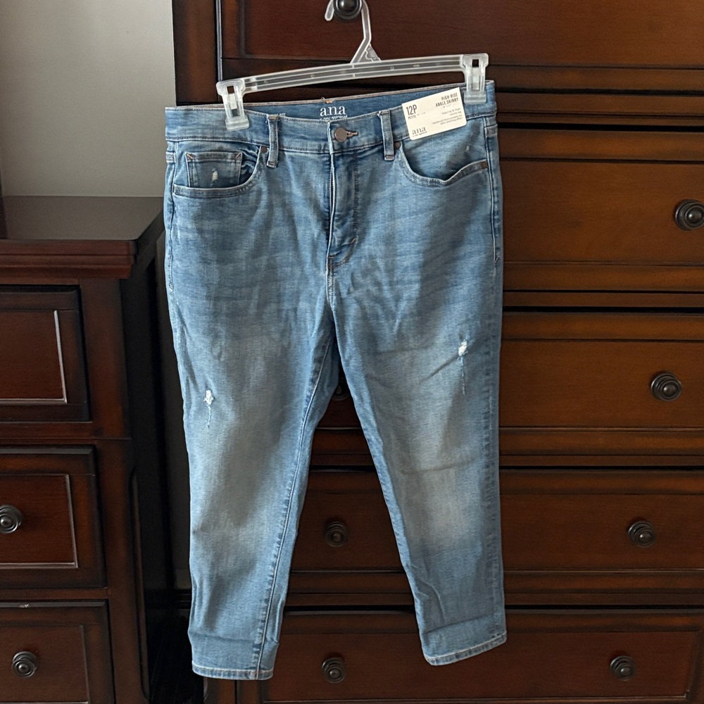 a.n.a Women’s Light Blue Relaxed Jeans